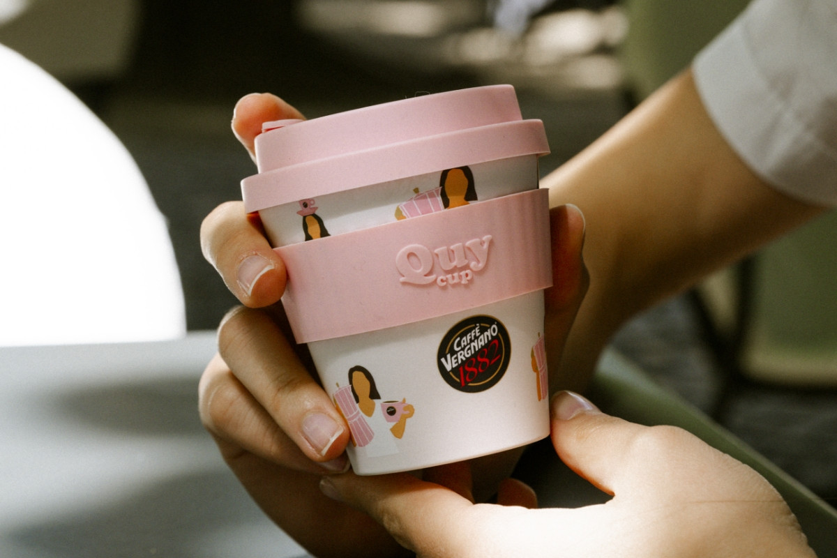 Quy Cup Women in Coffee