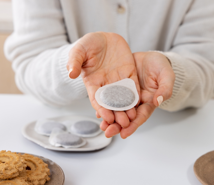 C’è chi sceglie di rallentare, anche solo per il tempo di un caffè
