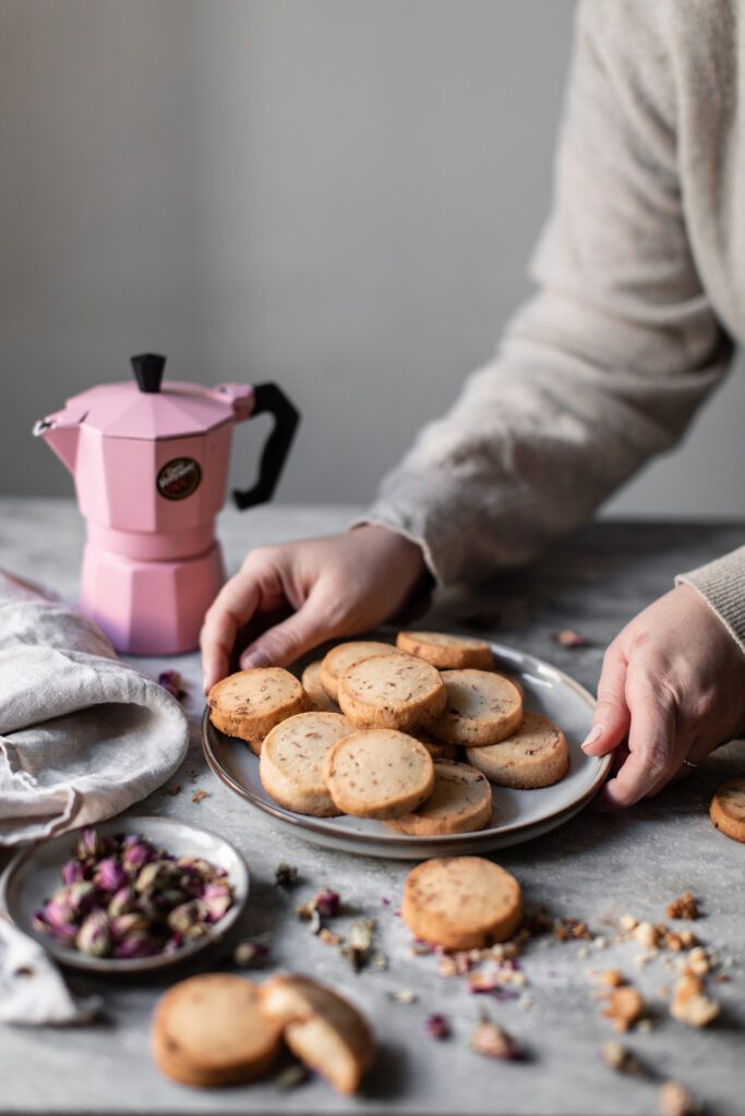 Biscotti sablè aromatizzati alla rosa