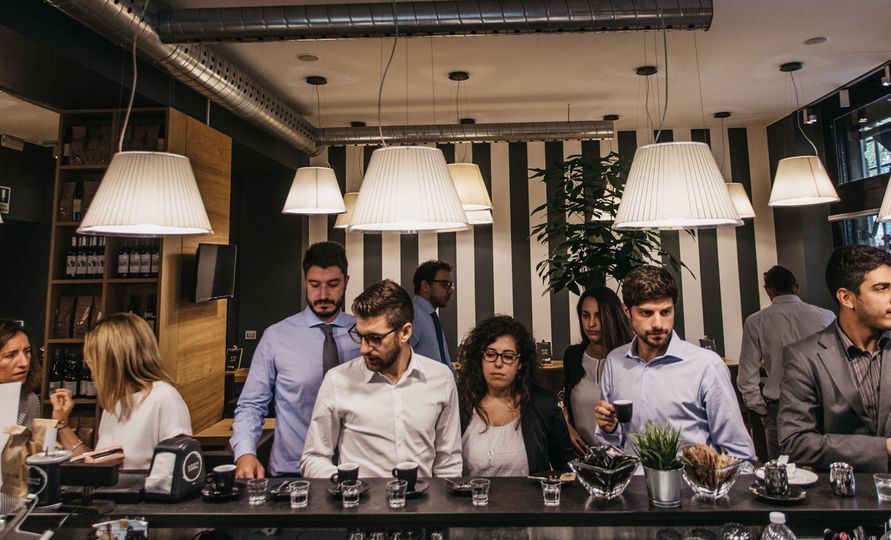Il rito italiano del caffè al bar