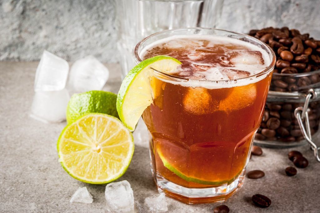Espresso tonic, tra i cocktail analcolici estivi più amati