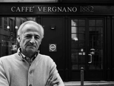 Franco Vergnano Davanti Al Coffee Shop 1882 Di Chieriok